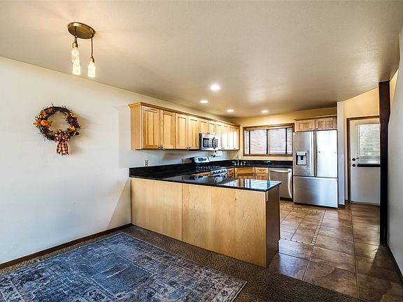 4th image of 16 Pine Dr