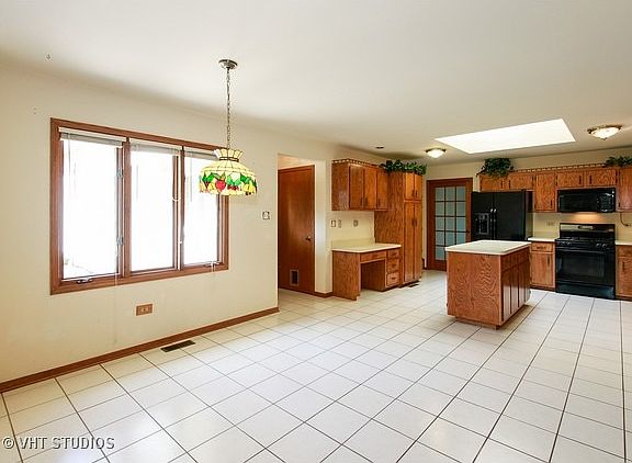 4th image of 17800 Brookfield Cir