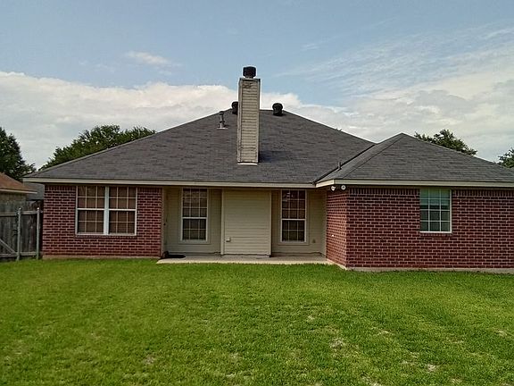 5th image of 2920 Le Oaks Dr