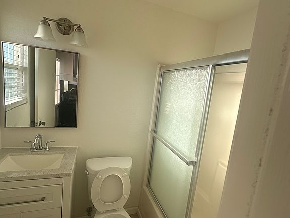 4th image of 527 McLaughlin Ave APT 3