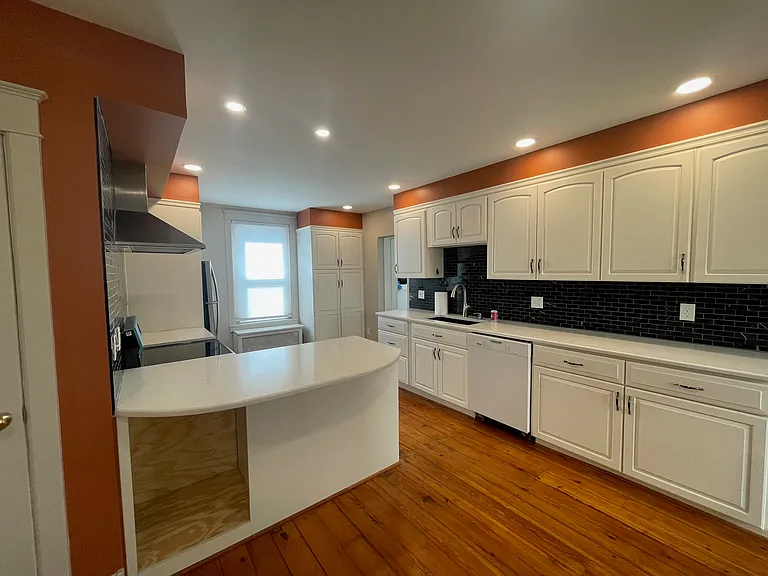 118 W Fairview St #1 — Photo 7