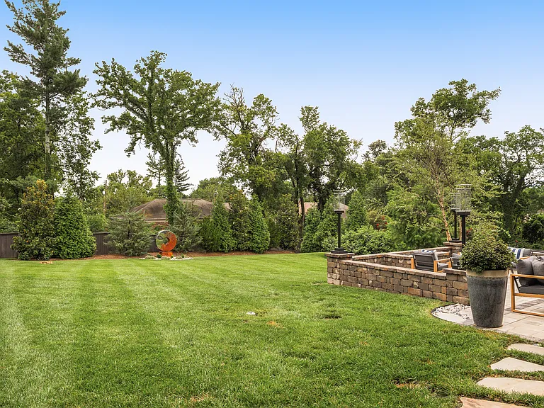 3718 Woodlawn Dr — Photo 61