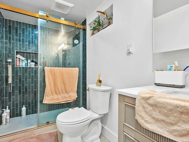 696 Cauldwell Ave #1 — Photo 8