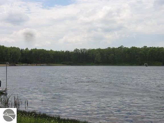 3rd image of 3364 S Ogemaw Trl