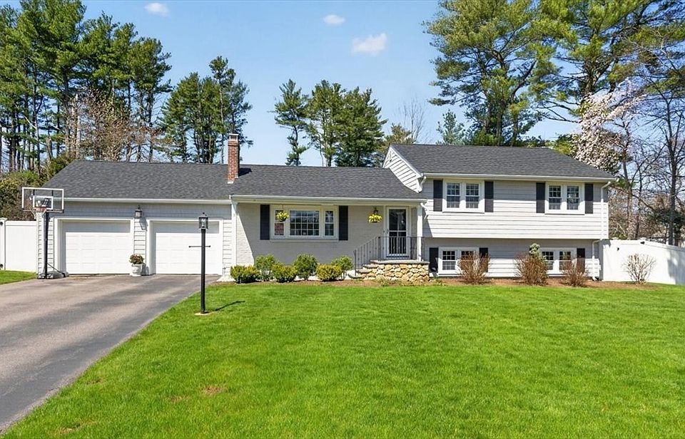 1st image of 3 Accord Pond Dr