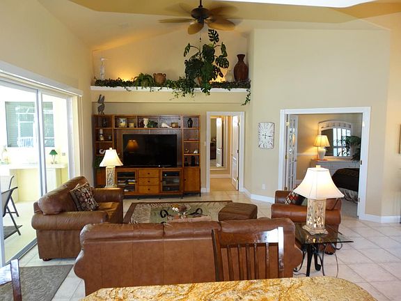 5th image of 701 Kendall Dr #S