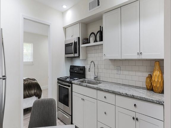 2nd image of 2006 House Ave #14