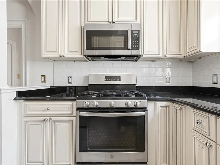 68-11 Clyde St #2 — Photo 21