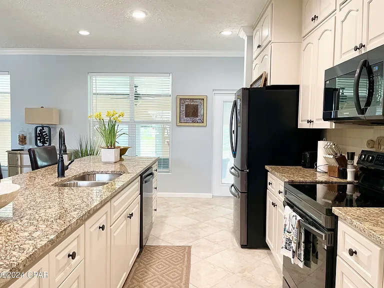 1043 Plantation Dr — Photo 7