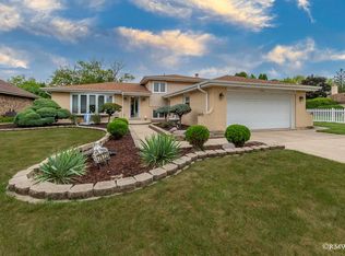 7922 Farmingdale Dr, Darien, IL