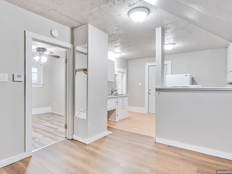 726 S. Commercial St — Photo 5