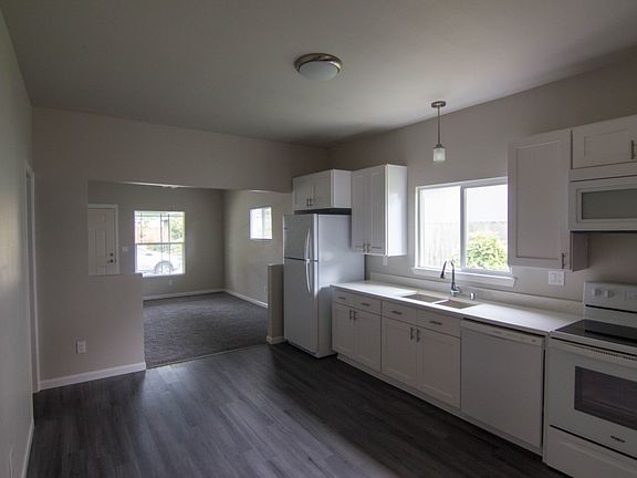 4th image of 303 G St SE