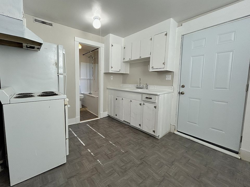 1st image of 117 E Glenwood Ave #3
