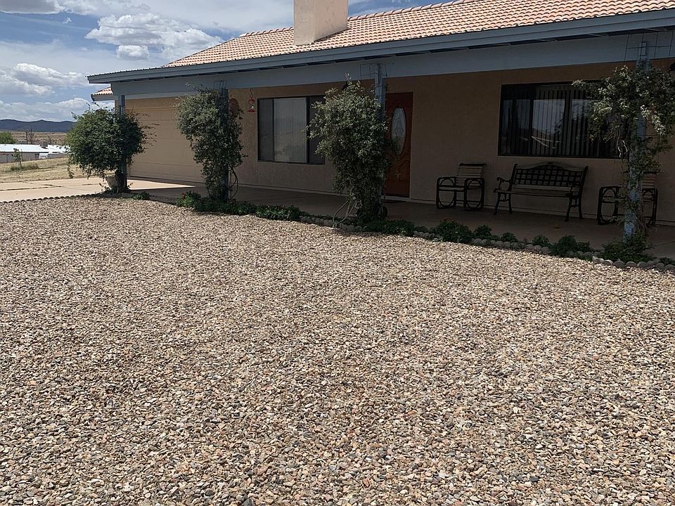 1st image of 20 Champaign Ln