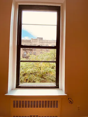 Rented by Metropolis Real Estate of Manhattan | media 8