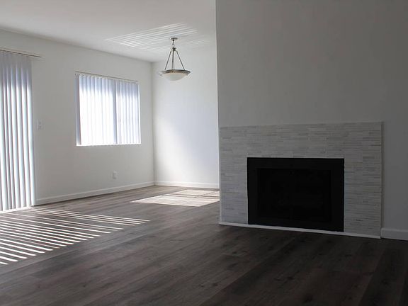 5th image of 15128 Burbank Blvd #206