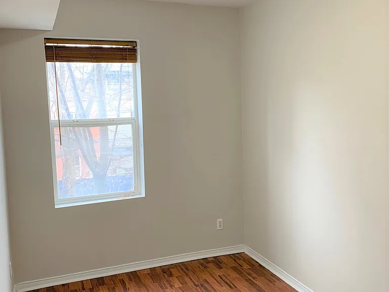 414 Jarvis St — Photo 9