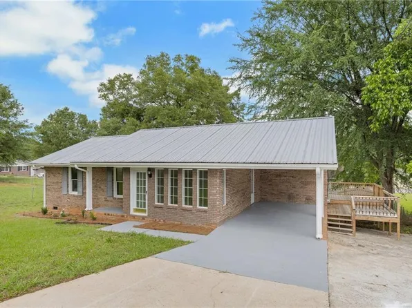 152 Glen Cir, Winder, GA 30680