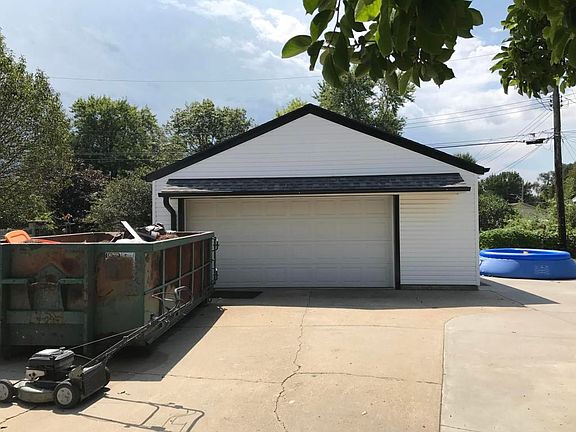 3rd image of 2127 N Ave