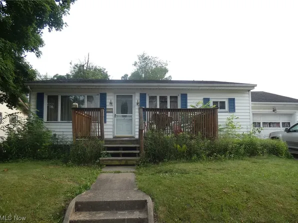 524 W 1st St, Uhrichsville, OH 44683