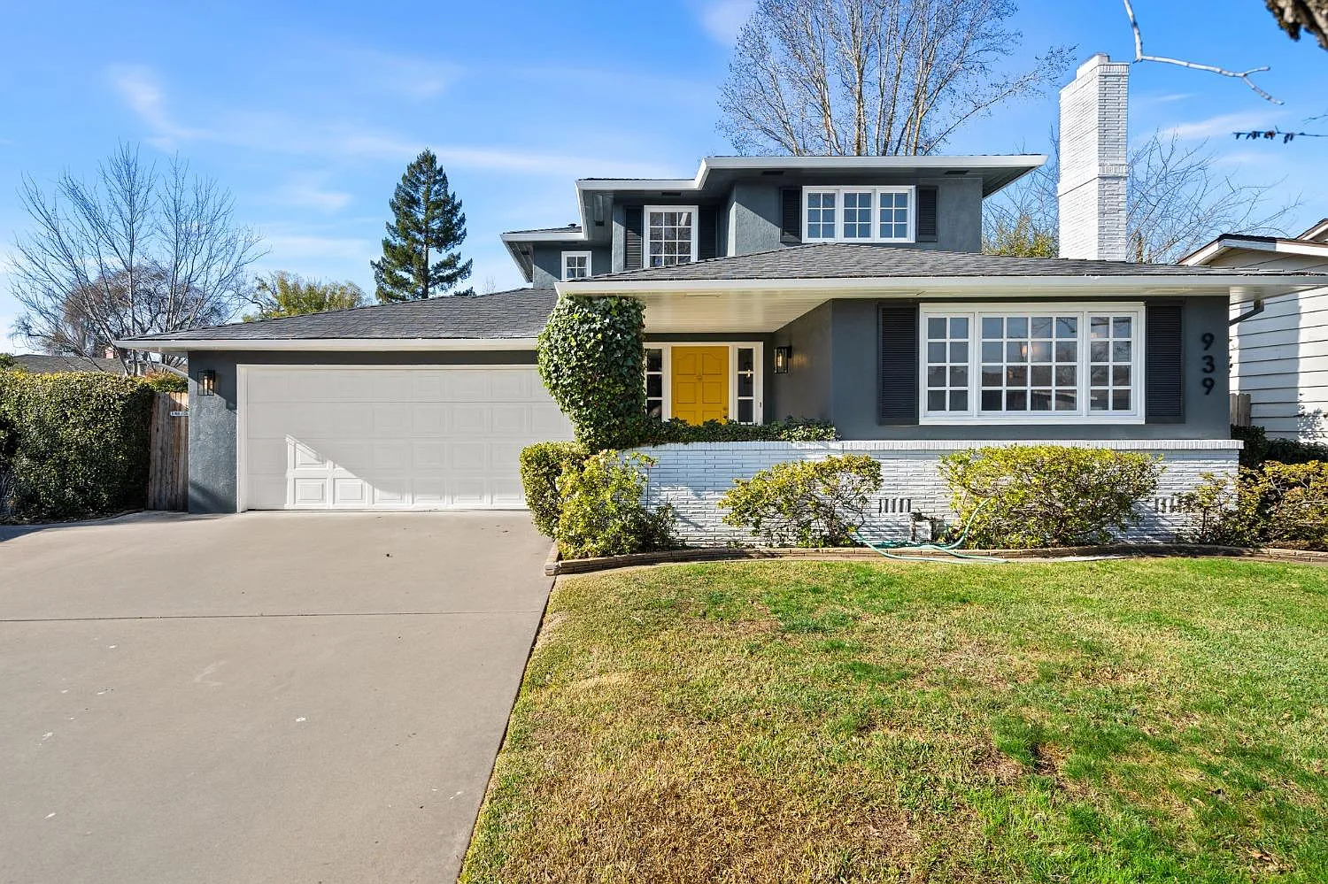 939 Stern Cir photo 1