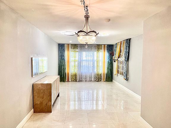 4th image of 2400 NE 33rd Ave APT 210