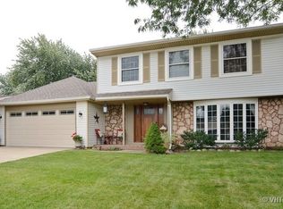 513 N Clearwater St, Roselle, IL 60172