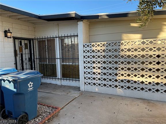 2nd image of 2300 Palma Vista Ave
