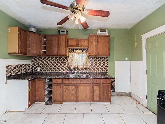 5th image of 1331 W 18th St