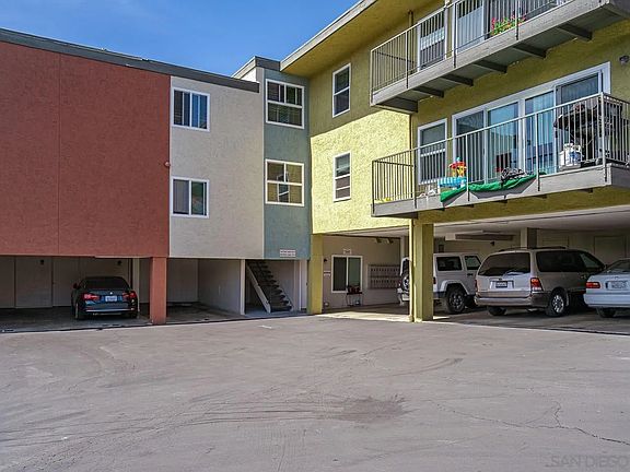 4th image of 228-232 N Las Flores Dr