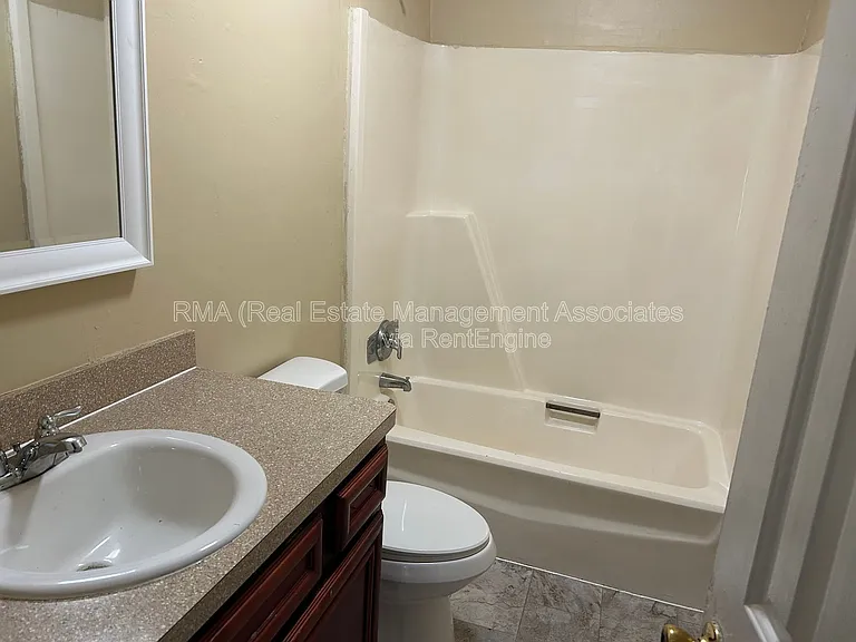 333 W College St — Photo 7