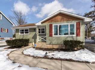 273 Rouse Ave, Mundelein, IL 60060