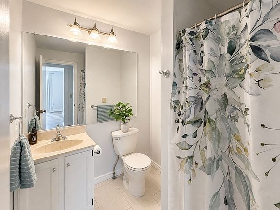 Full bath in main floor