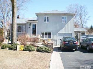 125 Carley Dr, West Sayville, NY 11796