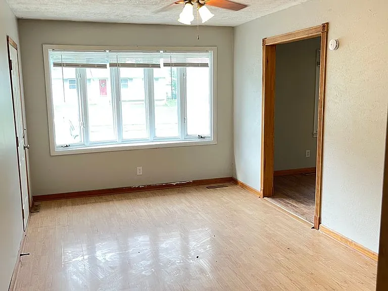 10909 Leavenworth St — Photo 14
