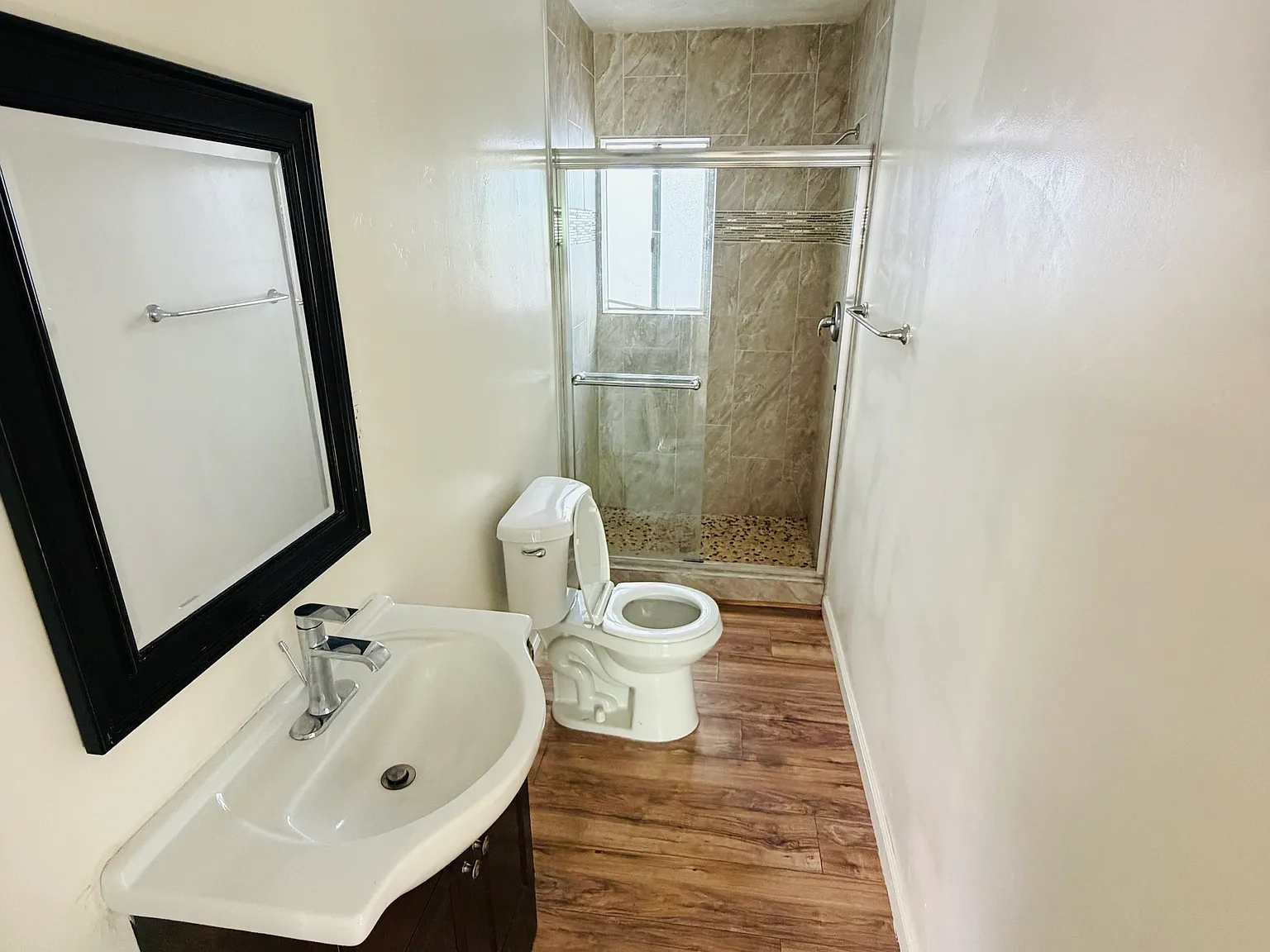 2 bed, 750 sqft, $2,400 — Photo 4