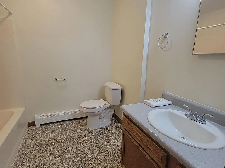 221 Park St #19 — Photo 8