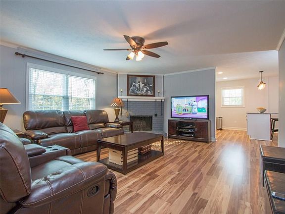5th image of 32 Vanessa Dr SE