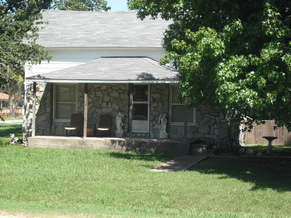 128 W Choctaw Ave, Fairland, OK 74343