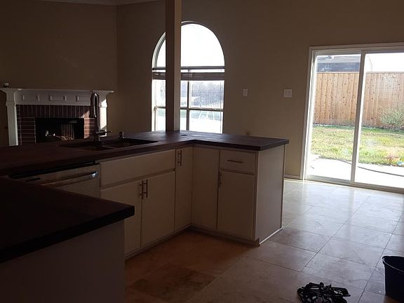 2nd image of 305 Crystal Shores Ln