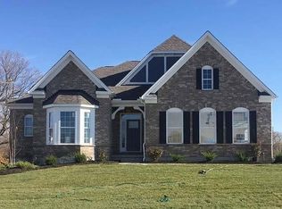 2012 Stonewater Dr, Centerville, OH 45458