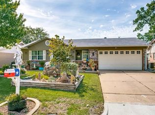 921 Venice St, Hurst, TX 76053