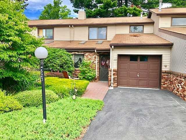 1st image of 527 Barberry Ln