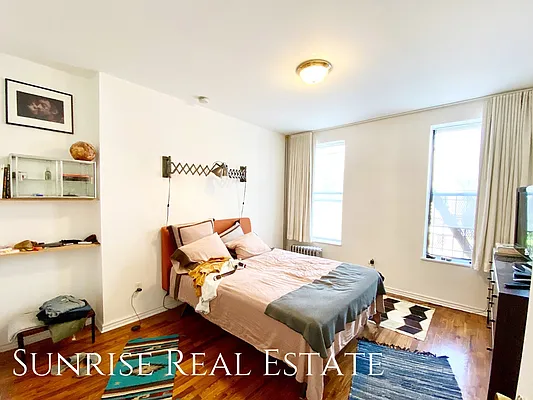 Rented by Sunrise Real Estate | media 27