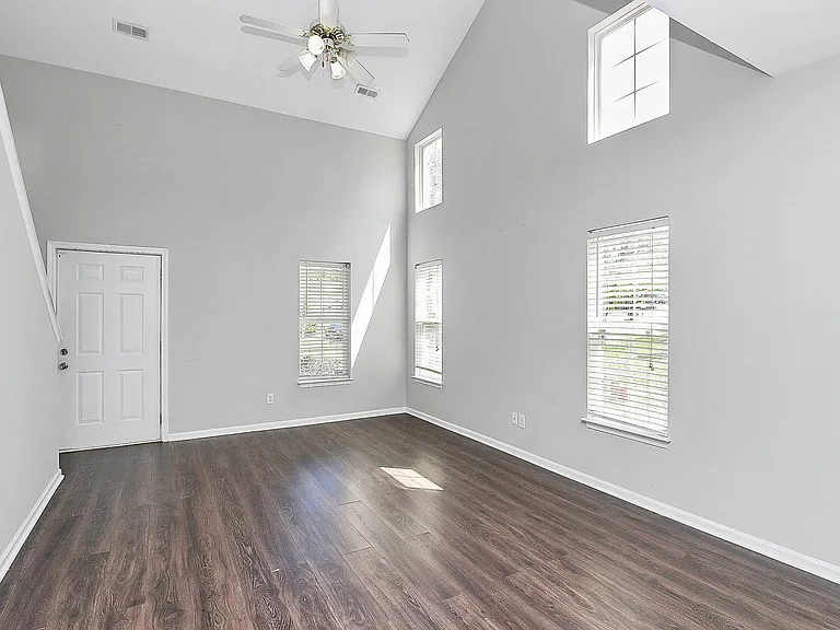 3731 Bullard St — Photo 11