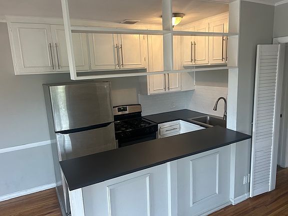 3rd image of 847 Westbourne Dr APT 5