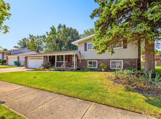 70435 Canterbury Dr, Richmond, MI 48062