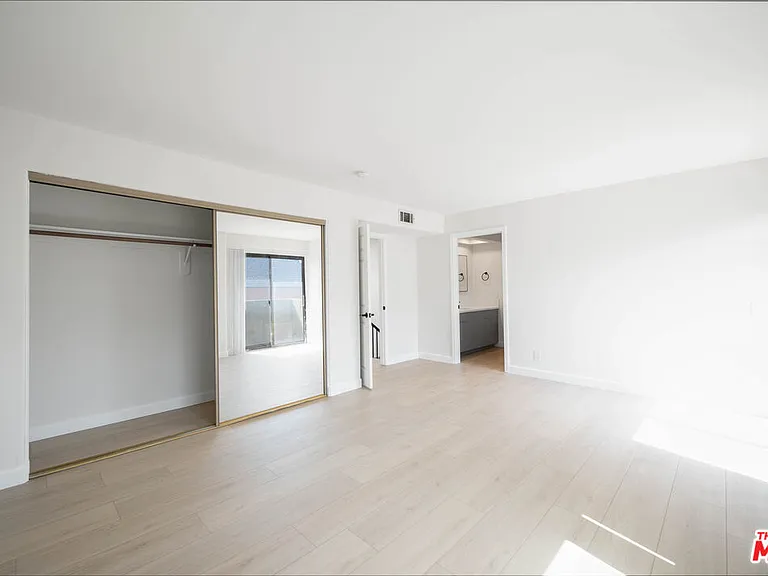 5327 Lexington Ave #B — Photo 16