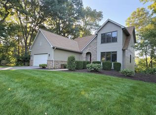 448 Fairwood Rd, Pinckney, MI 48169