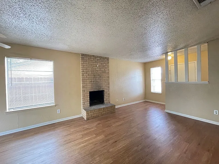 2208 Hunt Dr — Photo 3